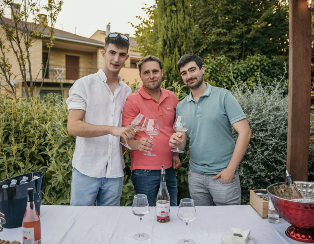 alutiz samaniego in wine 12 - Descubre Bodegas Alútiz en Samaniego, Rioja Alavesa, una bodega familiar con más de 200 años de tradición. Ofrecemos vinos de maceración carbónica, tintos y blancos de Rioja elaborados con uvas seleccionadas de viñedos en Samaniego y Laguardia. Disfruta de experiencias de enoturismo, visitas guiadas y catas personalizadas en un entorno único. Además, contamos con alojamiento rural para que vivas la auténtica esencia de la Rioja Alavesa mientras disfrutas de nuestros vinos artesanales y de la hospitalidad de nuestra bodega alutiz samaniego in wine 12