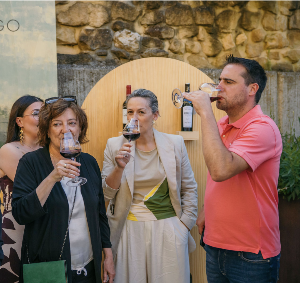 alutiz samaniego in wine 13 - Descubre Bodegas Alútiz en Samaniego, Rioja Alavesa, una bodega familiar con más de 200 años de tradición. Ofrecemos vinos de maceración carbónica, tintos y blancos de Rioja elaborados con uvas seleccionadas de viñedos en Samaniego y Laguardia. Disfruta de experiencias de enoturismo, visitas guiadas y catas personalizadas en un entorno único. Además, contamos con alojamiento rural para que vivas la auténtica esencia de la Rioja Alavesa mientras disfrutas de nuestros vinos artesanales y de la hospitalidad de nuestra bodega alutiz samaniego in wine 13